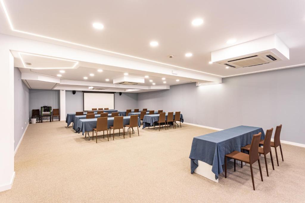 Veramar Aparthotel — Hotel building in Fuengirola, Andalusia