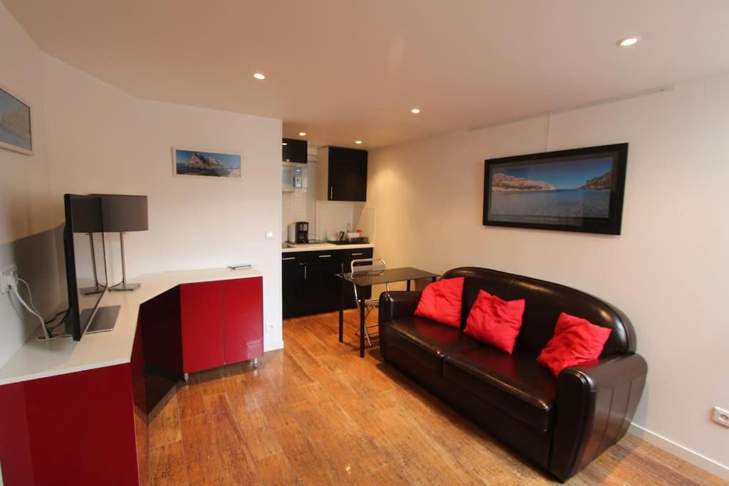 Confortable Studio Carré d'OR 2Pers, rez-de-chaussée, Marseille