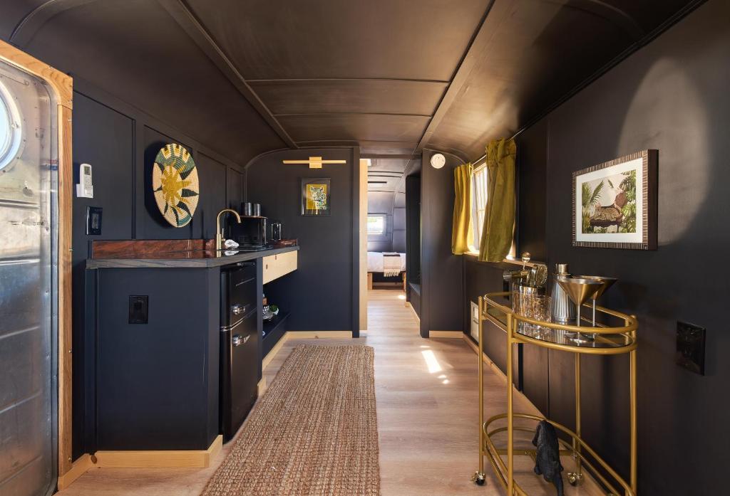 Acres Landing, Desert Hot Springs