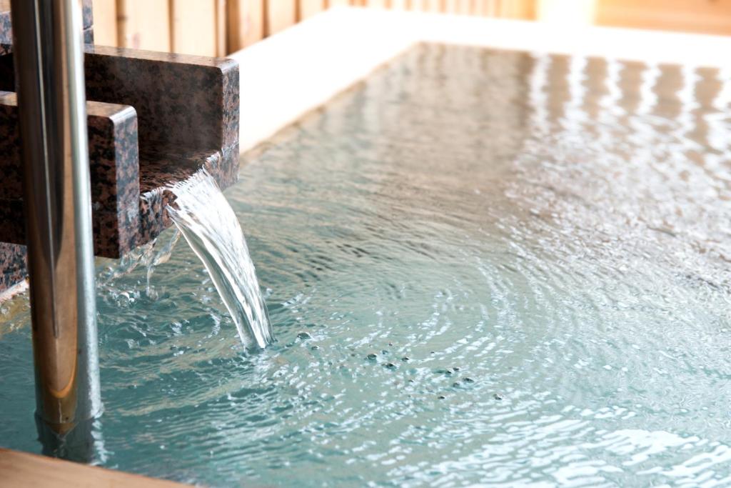 Hot spring bath