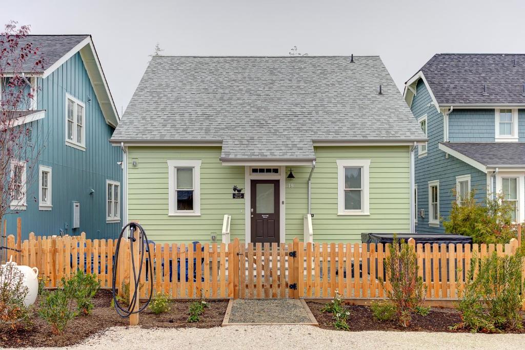 Goat with the Flow by Seabrook Hospitality, Pacific Beach