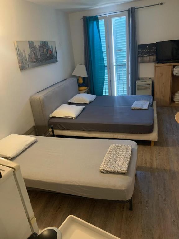 AJACCIO CATHEDRALE AU COEUR DE LA CITEE IMPERIALE POUR 3 a 4 PERS PROCHE DES PLUS BELLES PLAGES ET DE TOUTES COMMODITES PORT A 2MN - 5