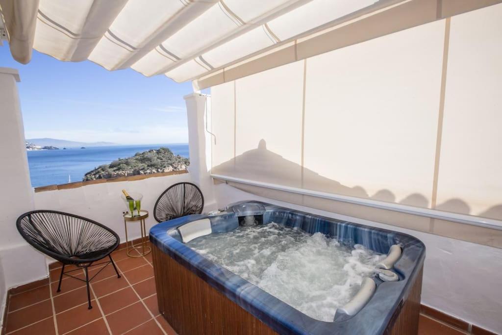Precioso adosado con jacuzzi en Marina del Este - 2