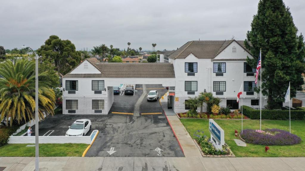 Exterior view, Best Western Surf City in Huntington Beach (CA)