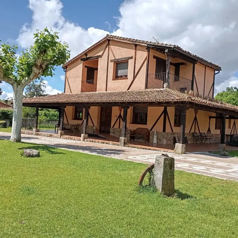 La Muralla de Gredos Hotel Rural，位于马德里加尔德拉韦拉的酒店