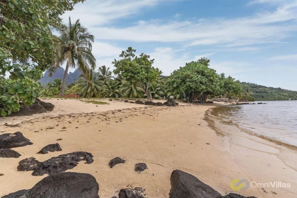 Seaside Paradise Retreat - 3BR House in Moorea, Moorea