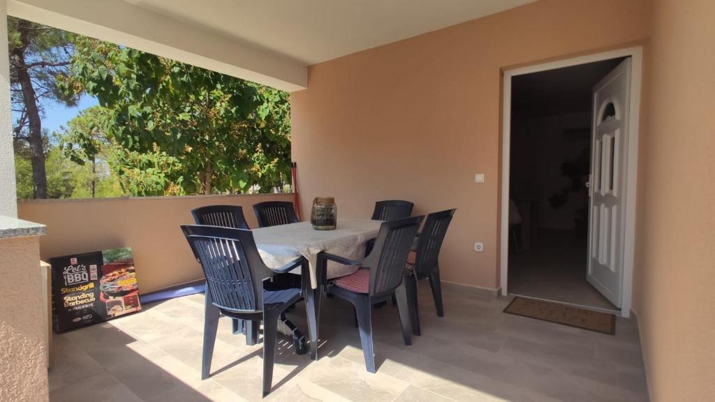 Apartman Gagula, Vir