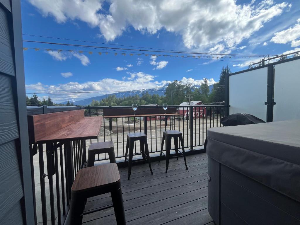 Stokeside Serenity, Revelstoke