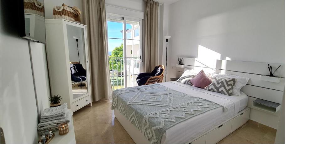 Seaside Serenity - Stylish Apartment with Spectacular Views - 4