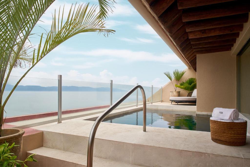 スイミングプール