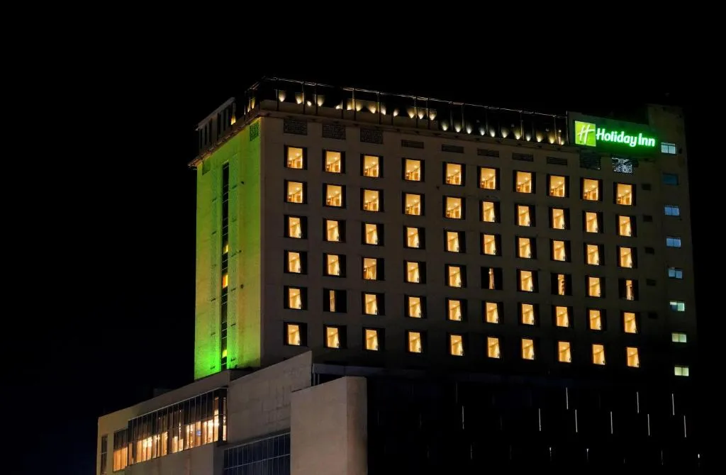 Holiday Inn Chandigarh Zirakpur by IHG，位于钱德加尔的酒店