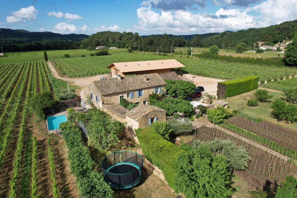 gite de caractere au calme au milieu des vignes avec piscine et jaccuzi, Bagnols-sur-Ceze