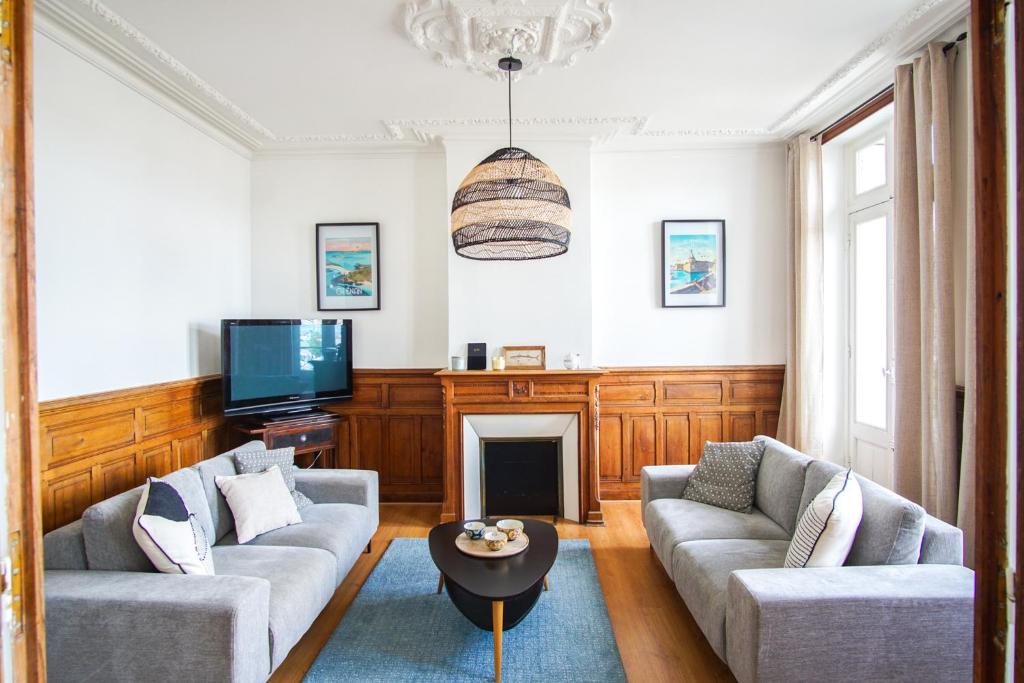 -BOSCO- Elegant T3 avec balcon et vue sur le port, Concarneau