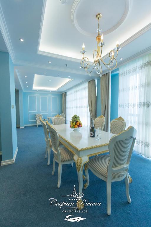 Caspian Riviera Grand Palace Hotel의 스파 또는 수영장 시설