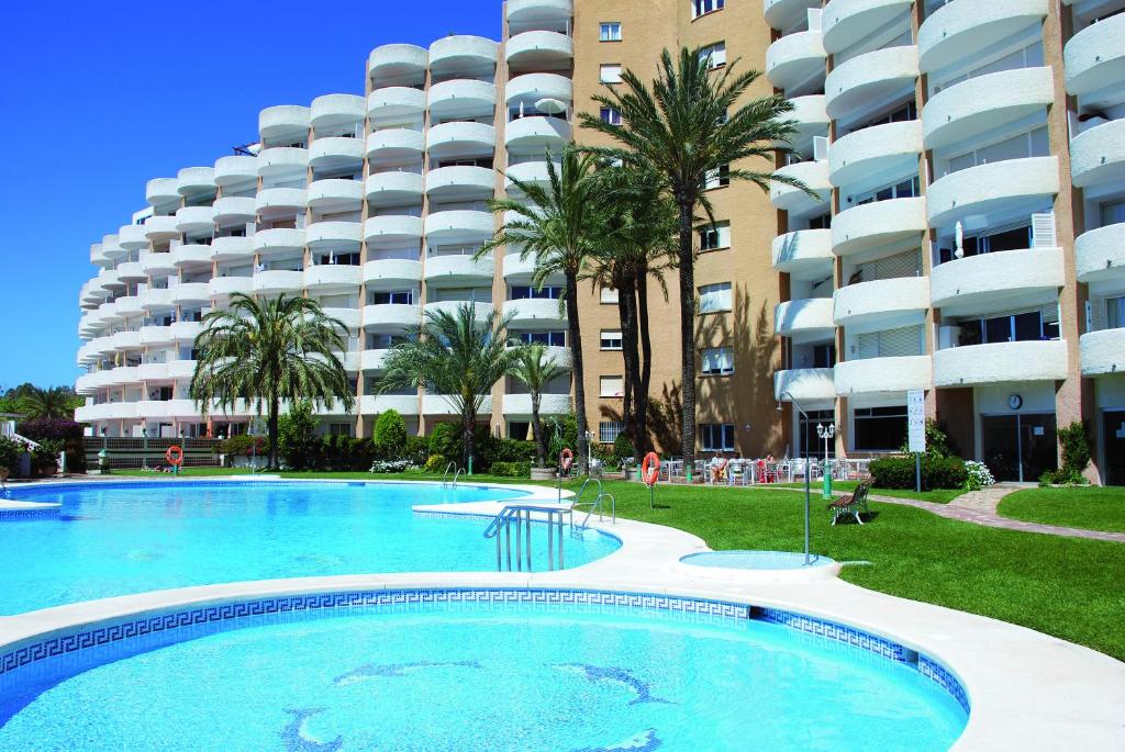 Apartamentos Coronado — Hotel in Marbella