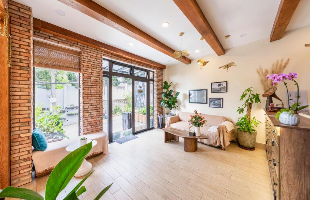 the BRICK HOME dalat