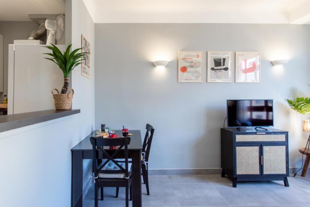 L12 Staywiz us - Port window 1Bedroom Wifi 5mins beach & Nice's Cap - 5