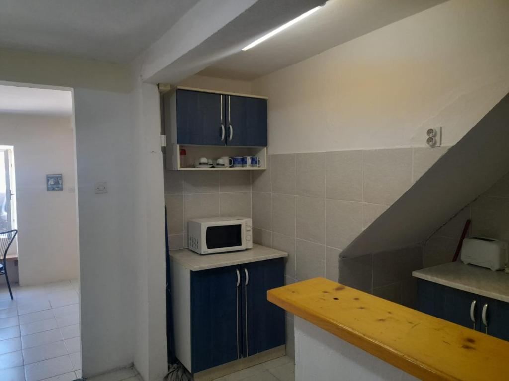 Beach edge 4-Bed House in Muo Kotor - 3