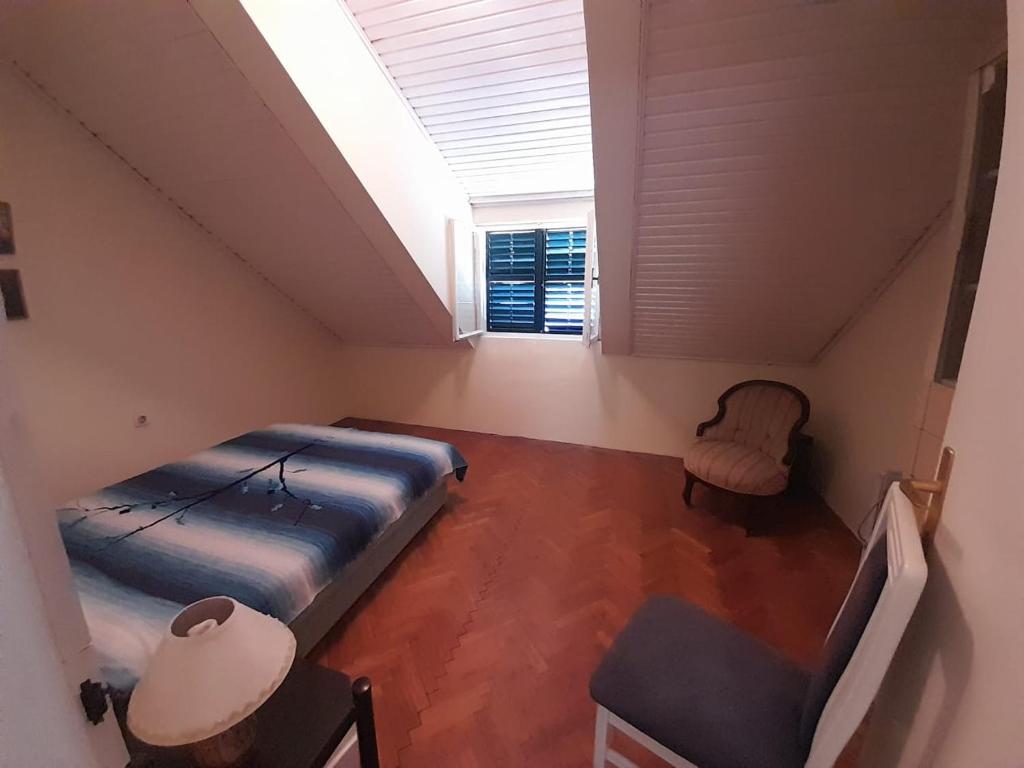 Beach edge 4-Bed House in Muo Kotor - 4