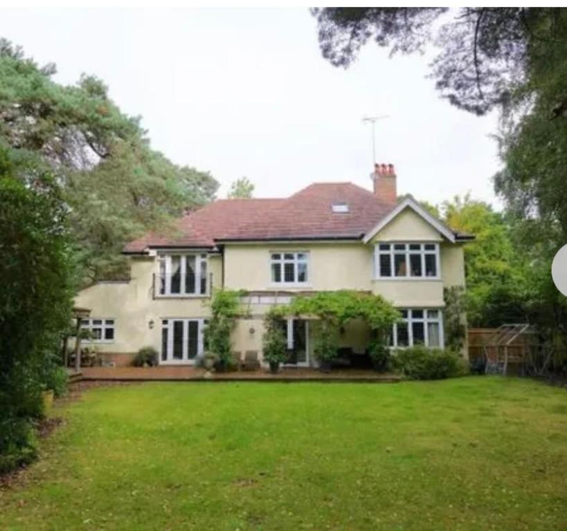 Beautiful Dorset Holiday Home in private grounds, Poole