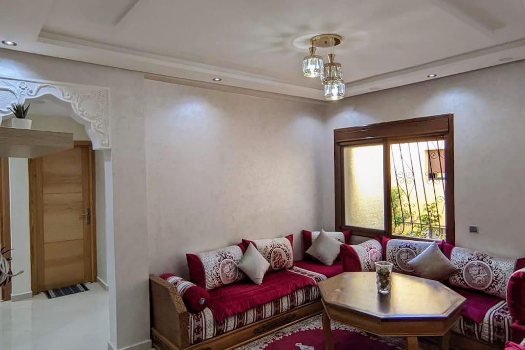 Classic & Comfy Apartment, Steps to Sea & Tarmway, Rabat