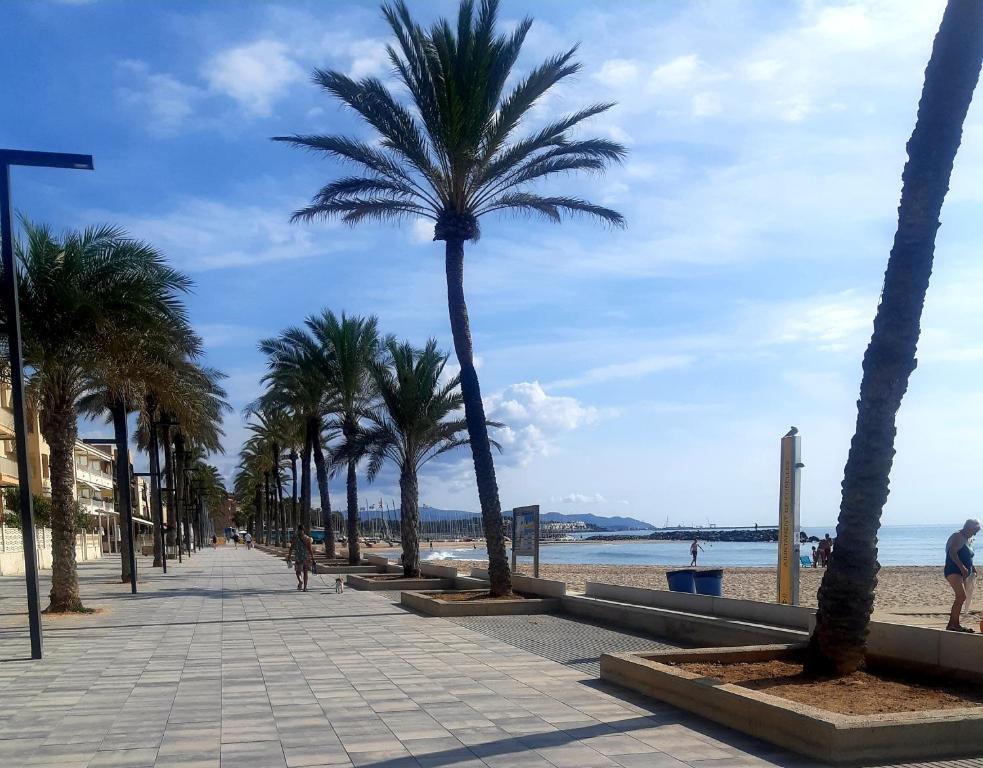 APARTAMENTO EN SEGUNDA LINEA DE MAR, WIFI & A.C, Cubelles