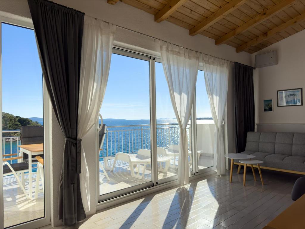 Apartment in Tribunj with sea view, terrace, air conditioning, WiFi 68-2, Tribunj