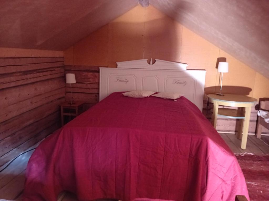 Bobackan pihatorpan aitat, Hämeenlinna