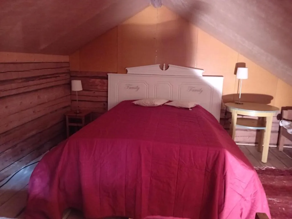 Bobackan pihatorpan aitat, hotel in Hämeenlinna