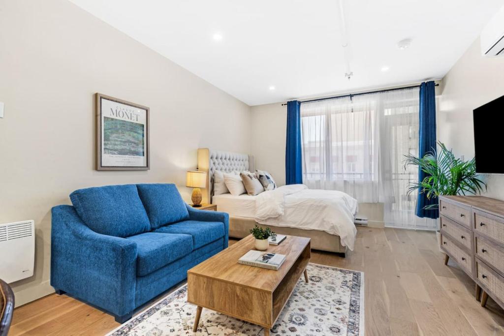 DownTown Studio with Balcony, Montreal