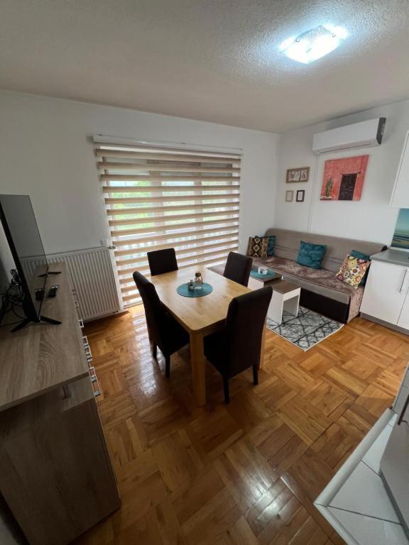 Teal Apartments - 4