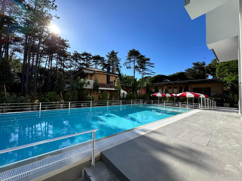 Nuovo condominio con piscina e garage - 2