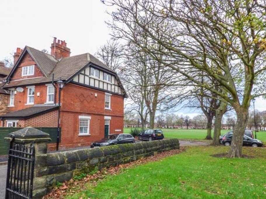 House on the Green Spacious-Super location, Derby