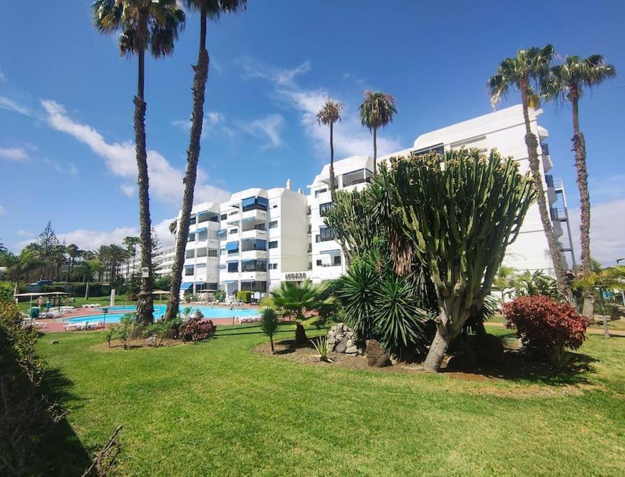 Step To Yumbo by CASAS COCODRILO, Maspalomas