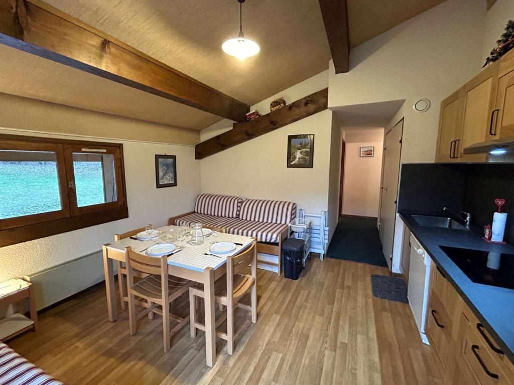 Appartement cosy 2 pièces, 6 couchages, balcon, garage et casier à skis, Demi-Quartier - FR-1-597-9 - 2