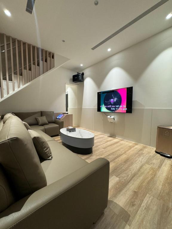 SMilE WAVE, Siao Liou-čchiou