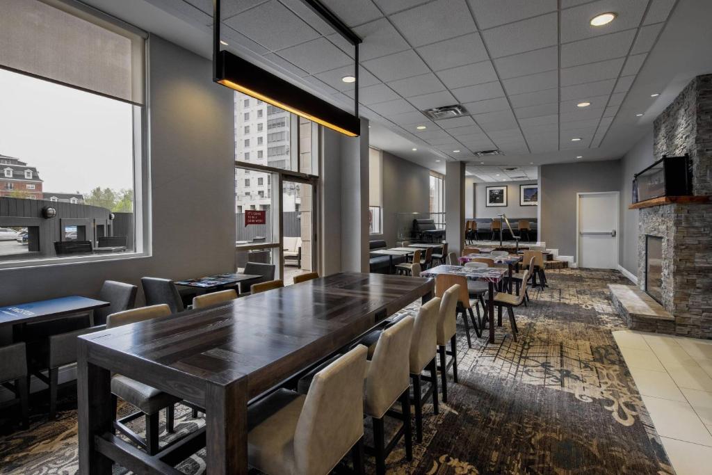 Restaurant, Residence Inn by Marriott Kingston Water's Edge in Kingston (ON)