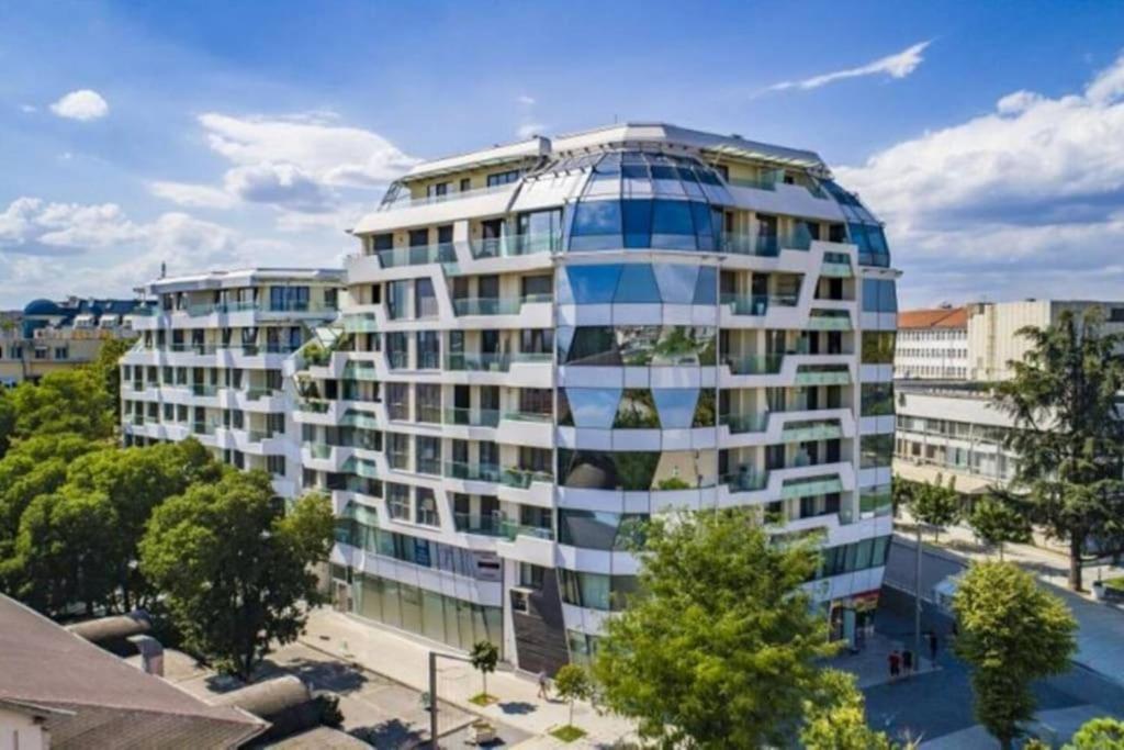 HOT Main Square Newly Built Modern Apartment, Burgas