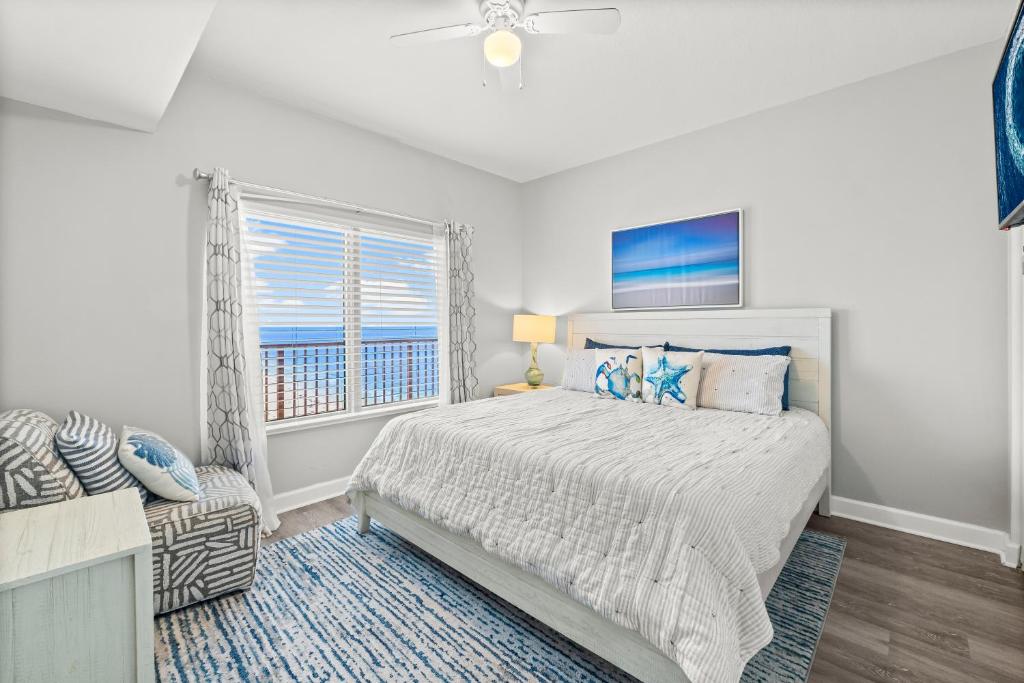 Modern Beachfront Condo on the Beach Sleeps 6! by Dolce Vita Getaways PCB, Panama City Beach
