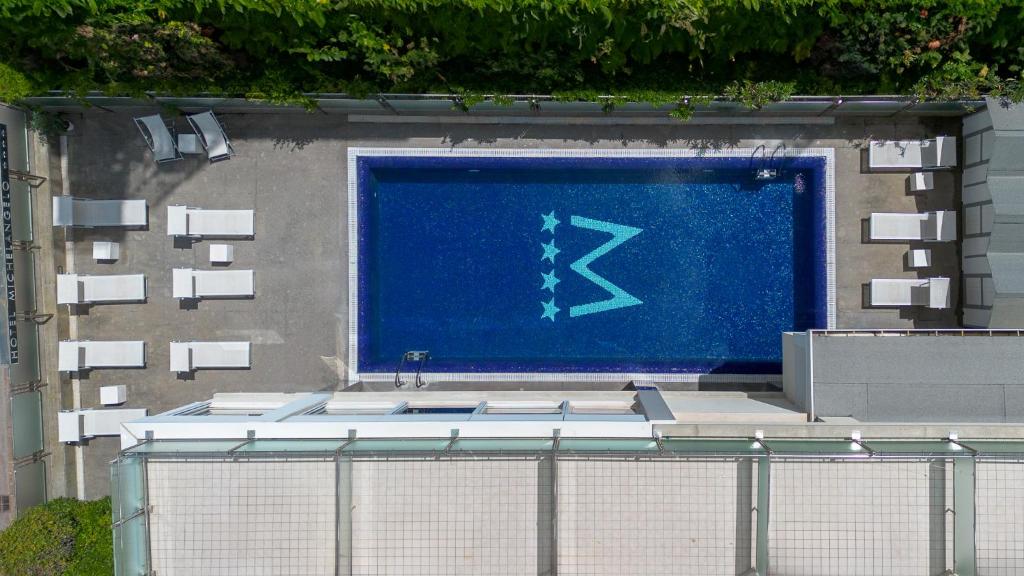 スイミングプール