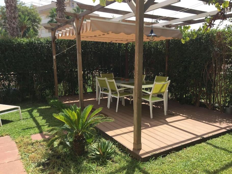 Agradable adosado con piscina y jardín - 1