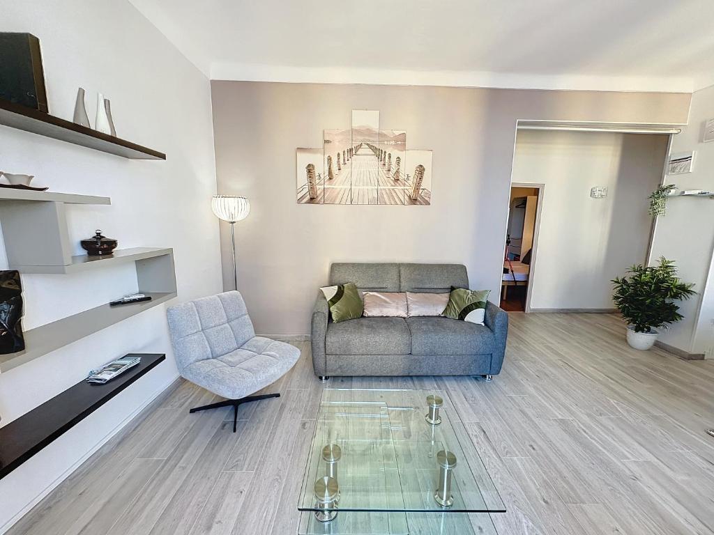 ROL2 - Beau 2 pièces avec balcon et vue mer latérale, Cannes