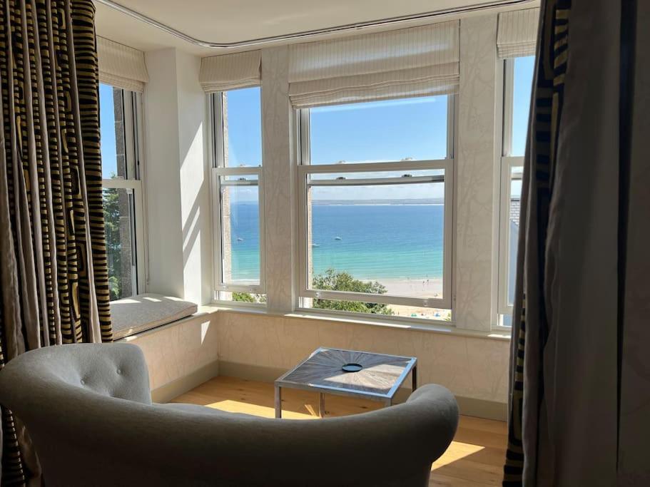 Luxury Lumière, sea views, 3 bedrooms, parking, St Ives