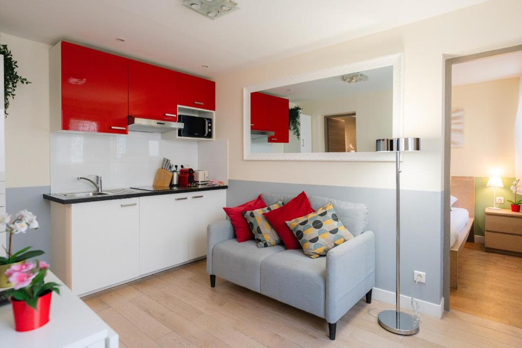 Stunning Modern Red Apartment near Bastille-Marais - 2