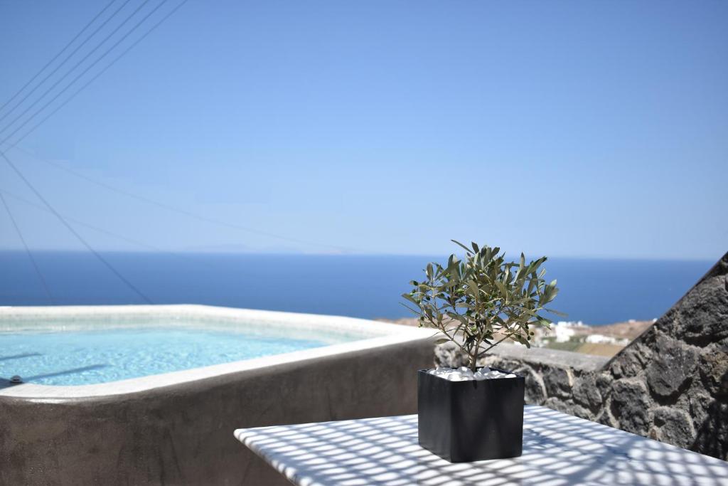 Panthea Suite Santorini - Private pool, Vourvoulos