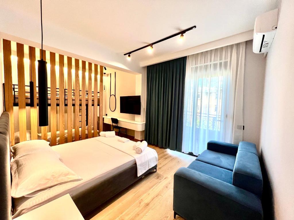 Bariu & Sons, Sarandë