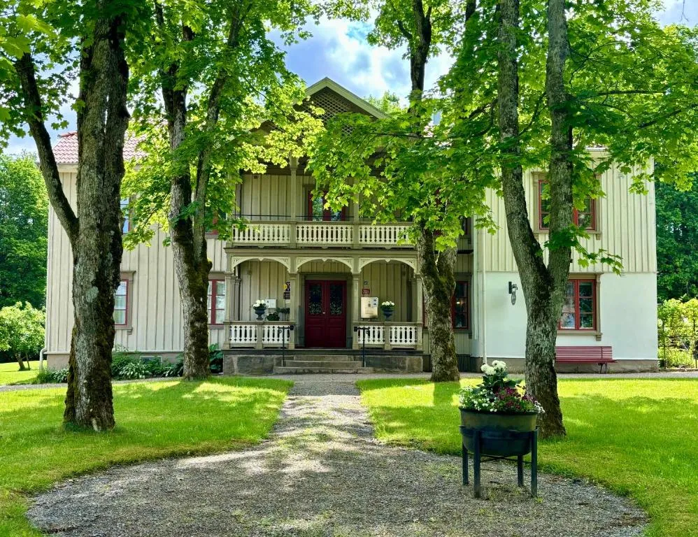 Lydde Gård, hotel in Kinna