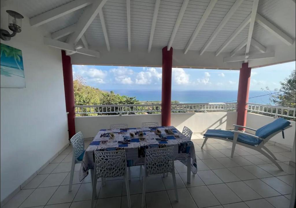 Le rêve bleu, Sainte-Luce