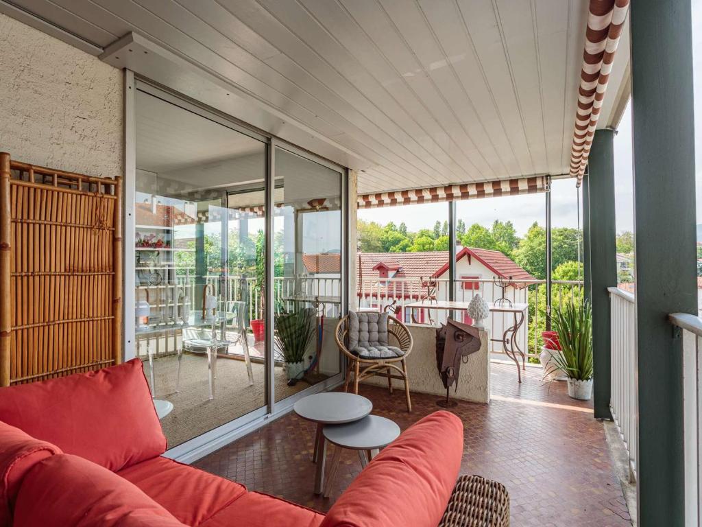 Appartement moderne en centre-ville avec balcon et parking à 400m de la plage - FR-1-4-693 - 1