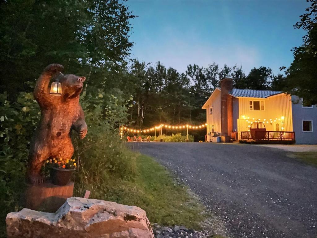 DoubleDen- AC, Hot Tub, Fire pit, Grill, Game Room, Killington